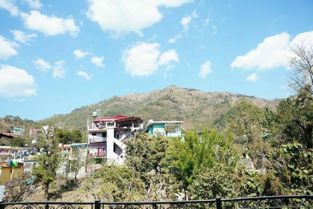 The Periwinkle Homestay Bhīm Tāl Esterno foto